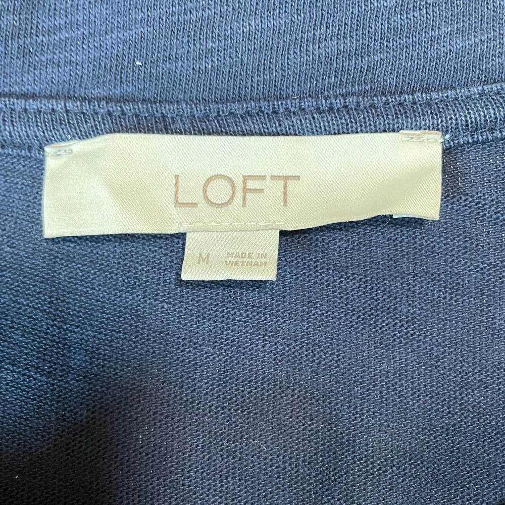 LOFT Navy Blue cap sleeve v-neck top. Size M. - Picture 3 of 10